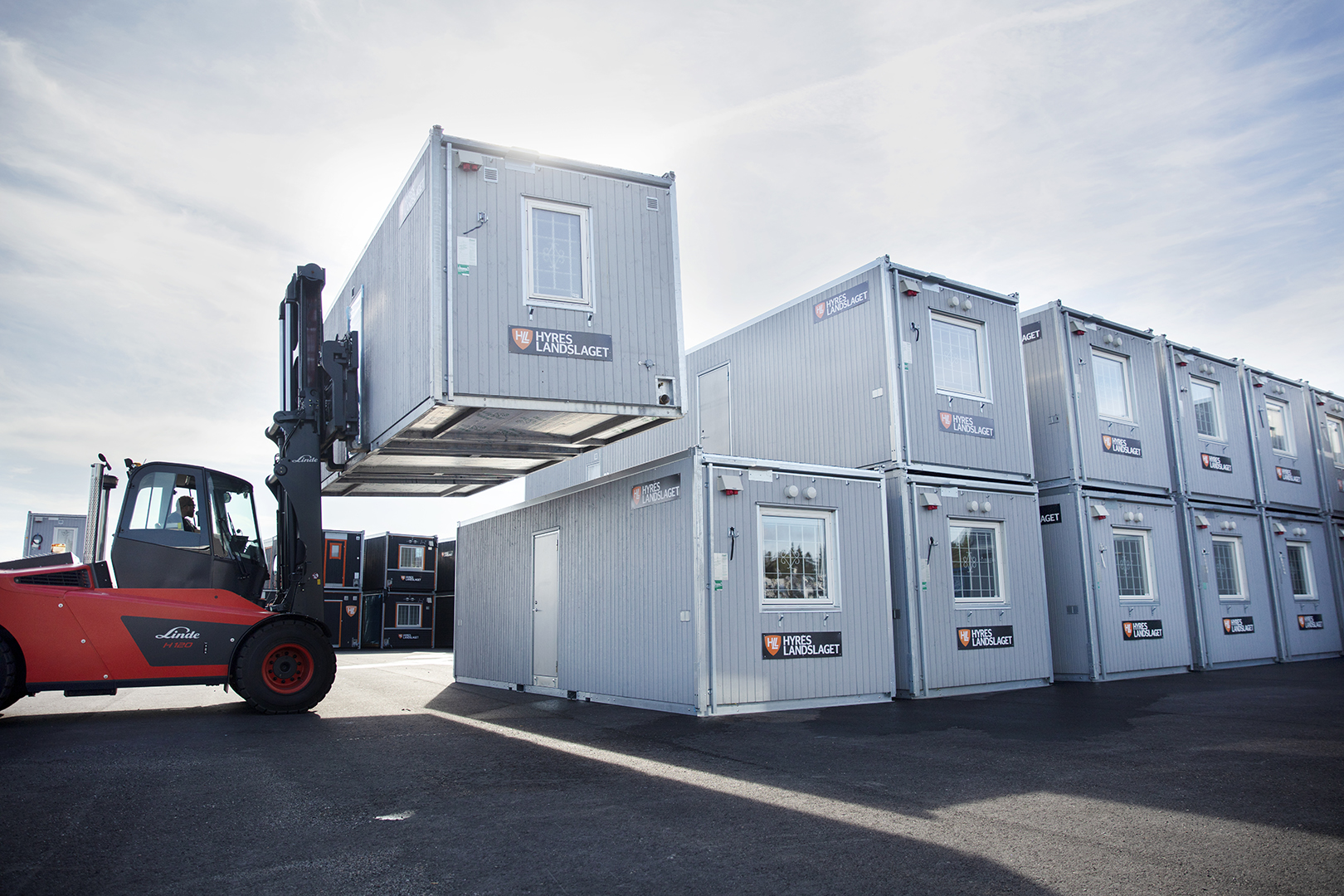 Truck som lyfter bodar